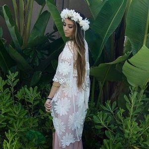 NWOT! POL boho White Embroidered Daisy Duster